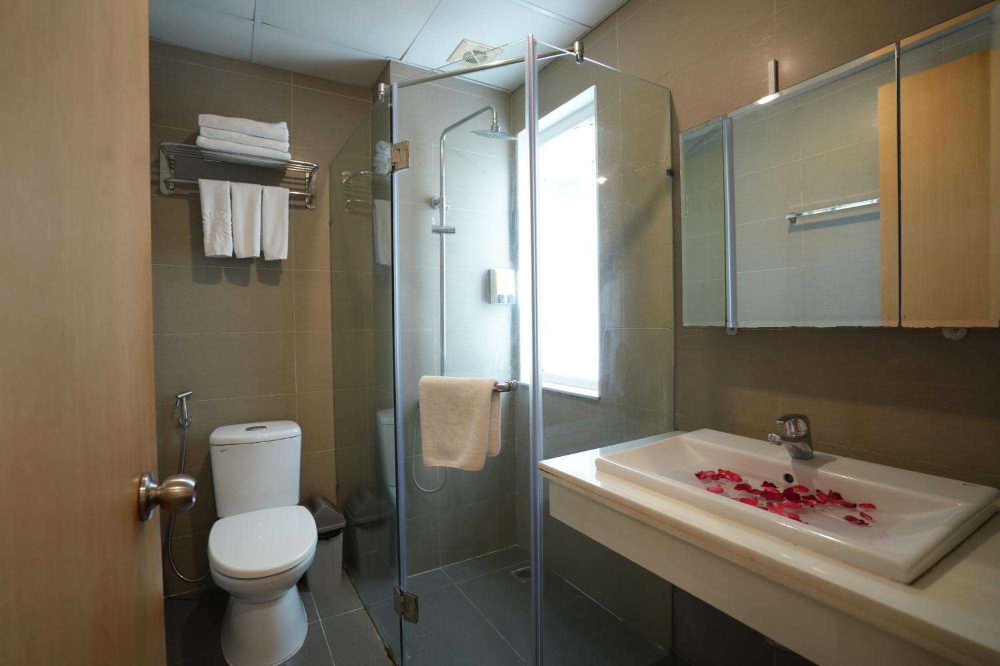 Golden Sunshine Villa Hotel And Travel Ханой Экстерьер фото